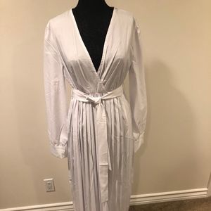 V Neck flowing long sleeve belted Maxi Dress-NWOT